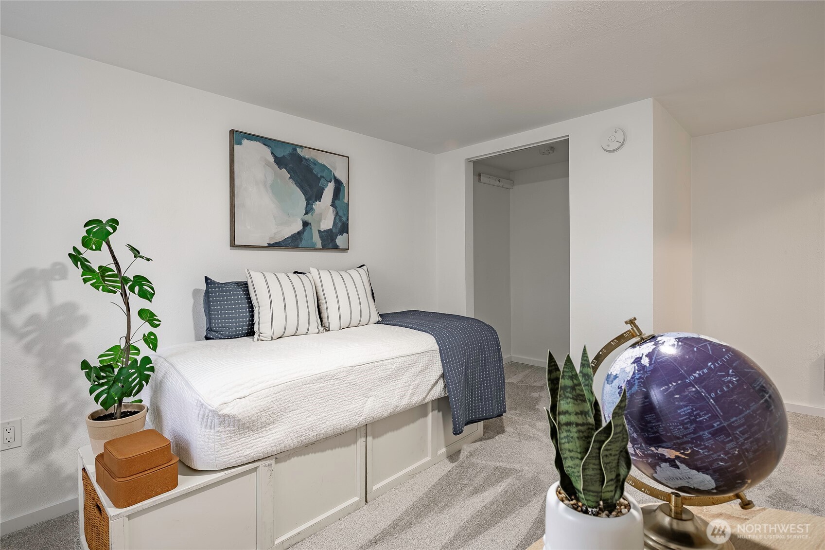 1607 102nd Place NE #D1, Bellevue, WA 98004