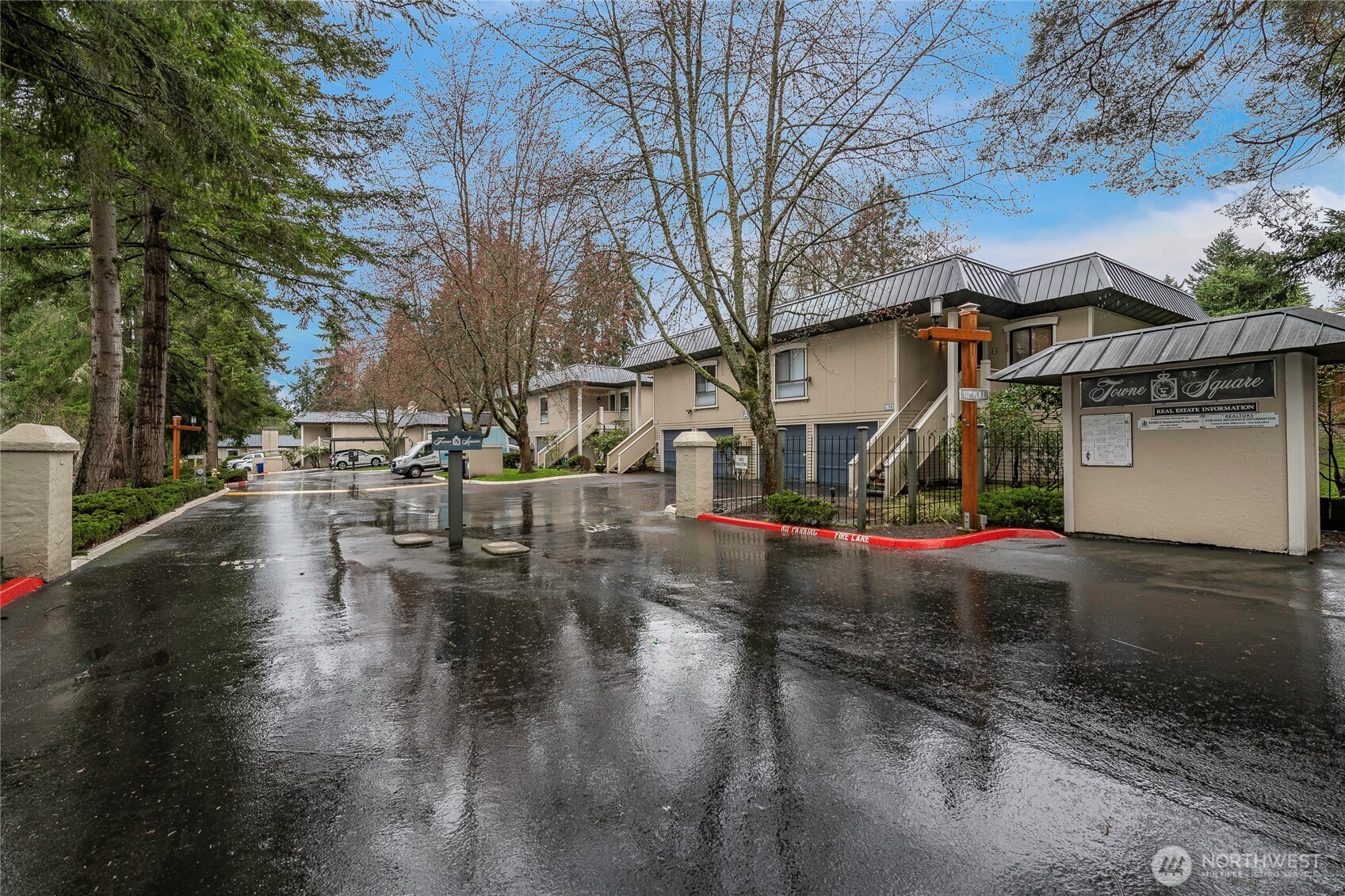 1607 102nd Place NE #D1, Bellevue, WA 98004