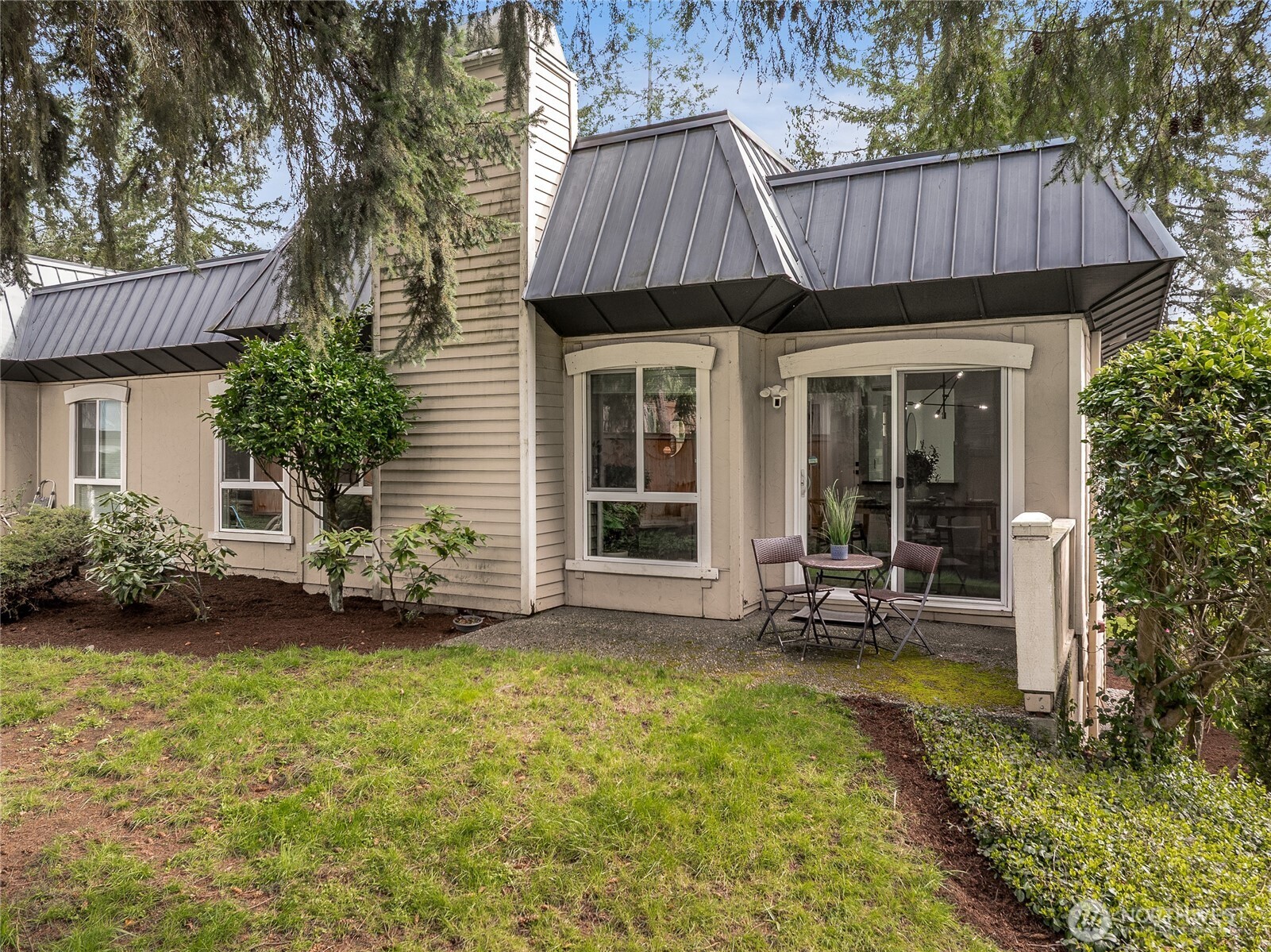 1607 102nd Place NE #D1, Bellevue, WA 98004