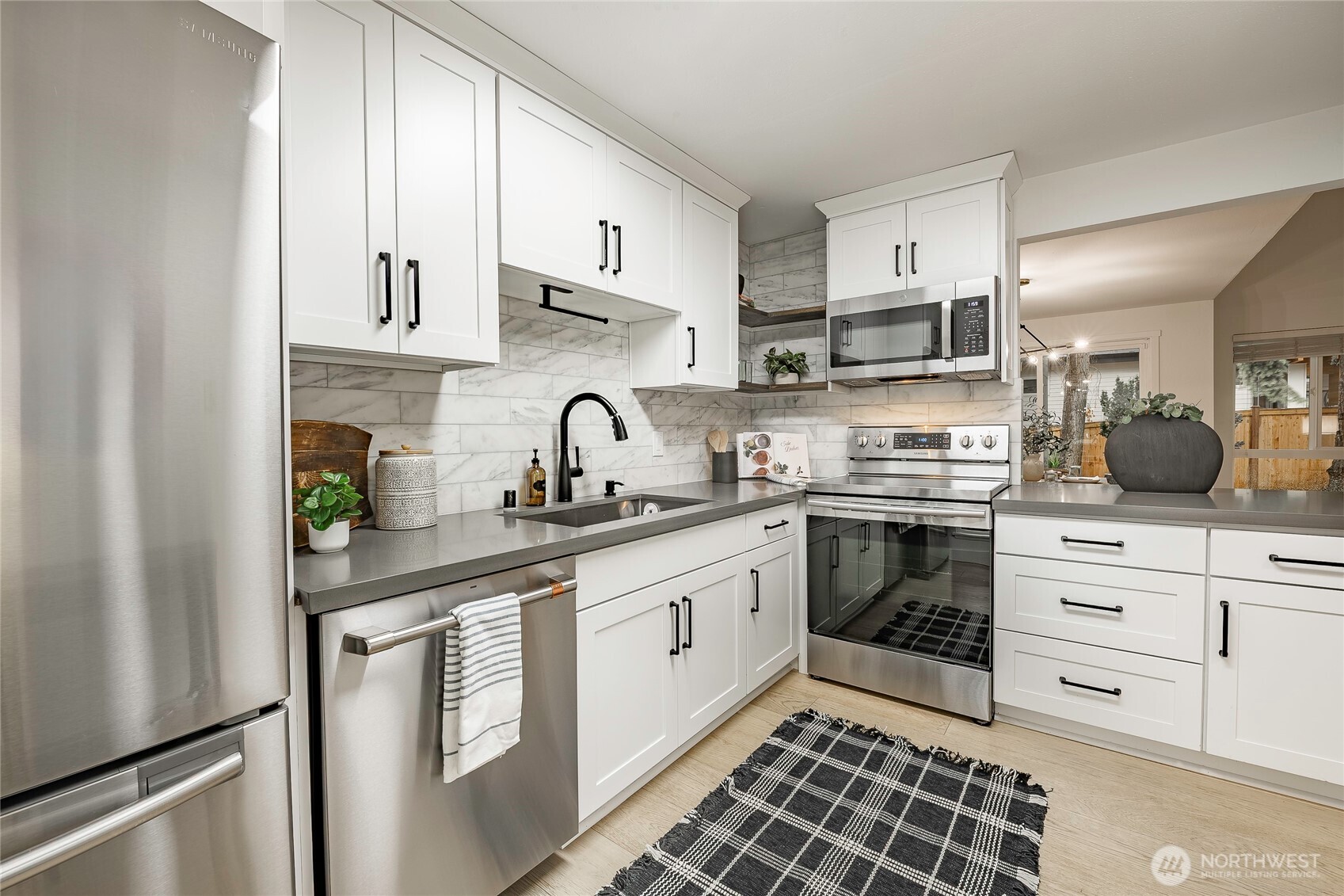 1607 102nd Place NE #D1, Bellevue, WA 98004