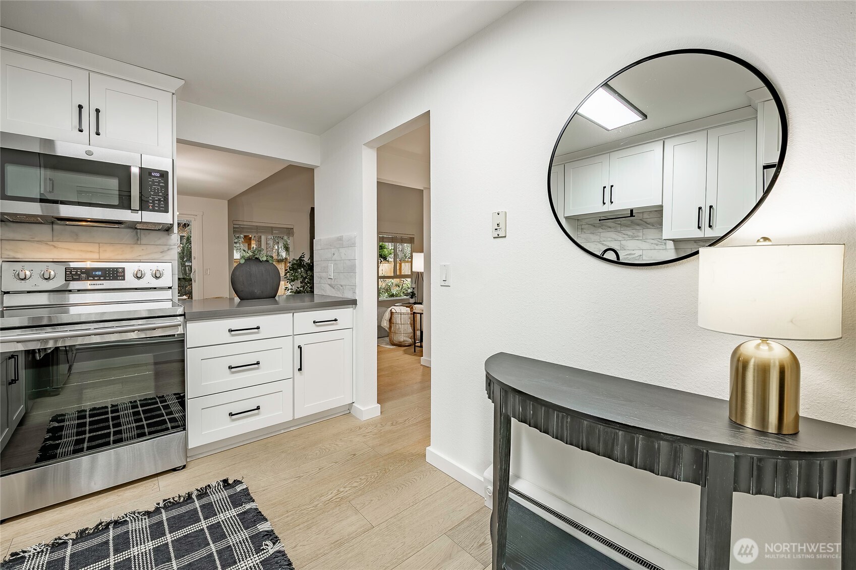 1607 102nd Place NE #D1, Bellevue, WA 98004
