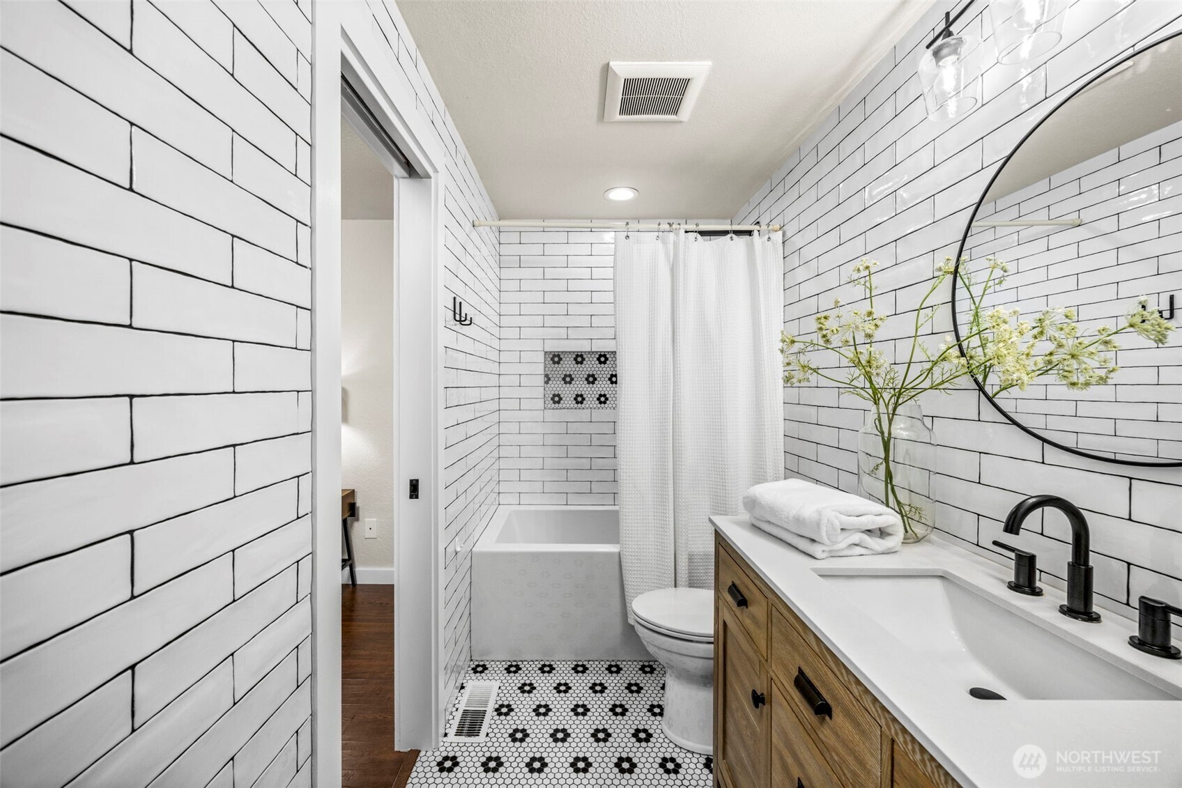 13315 NE 137th Place , Kirkland, WA 98034