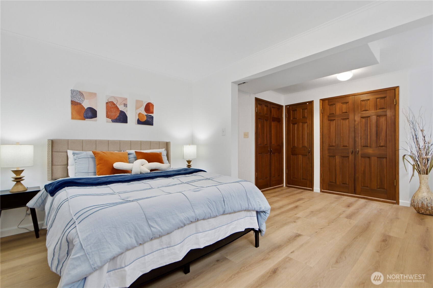 10627 SE 18th St , Bellevue, WA 98004