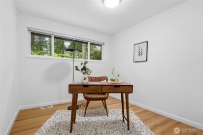 10627 SE 18th St , Bellevue, WA 98004 - Photo 14