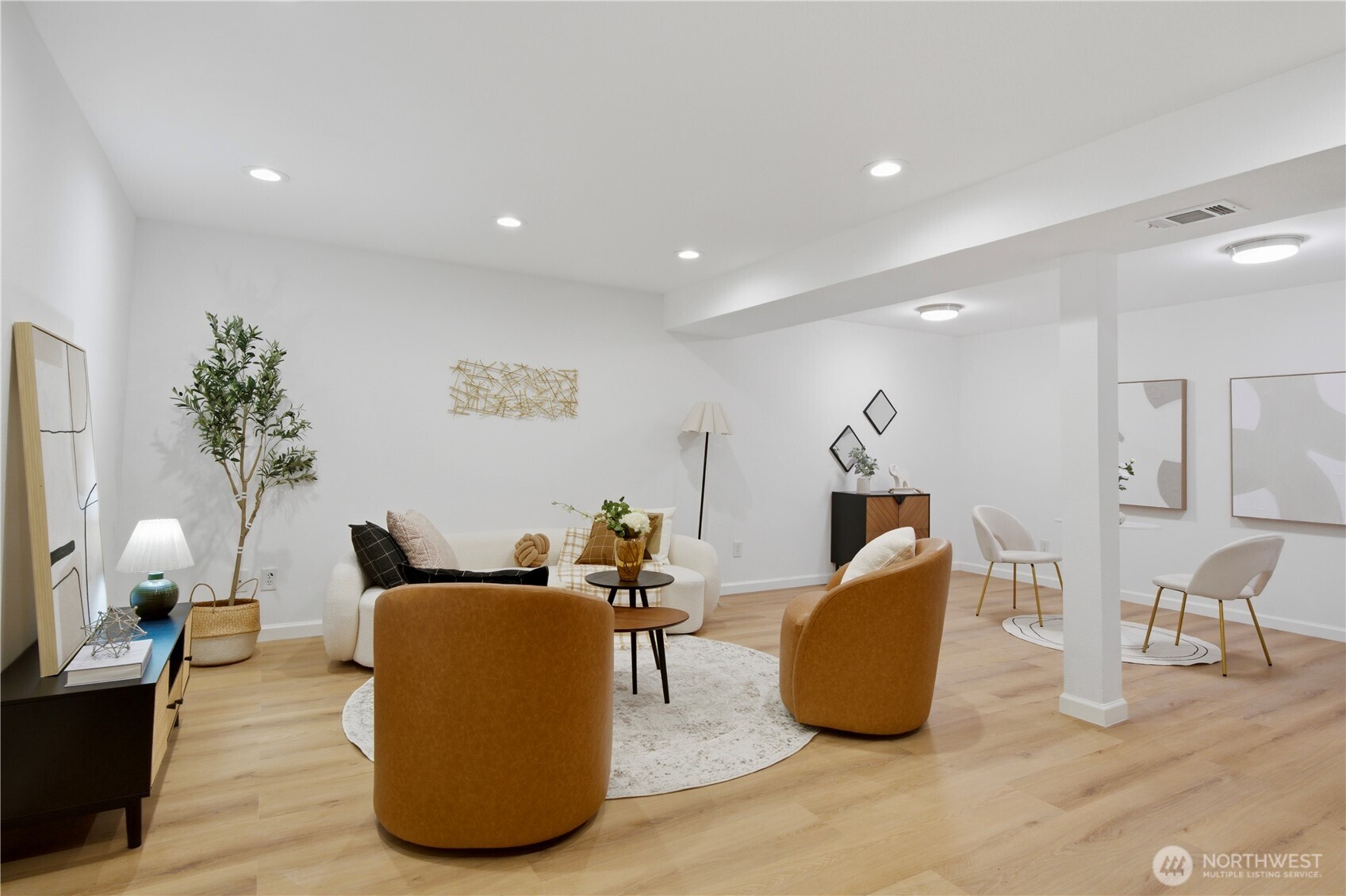 10627 SE 18th St , Bellevue, WA 98004