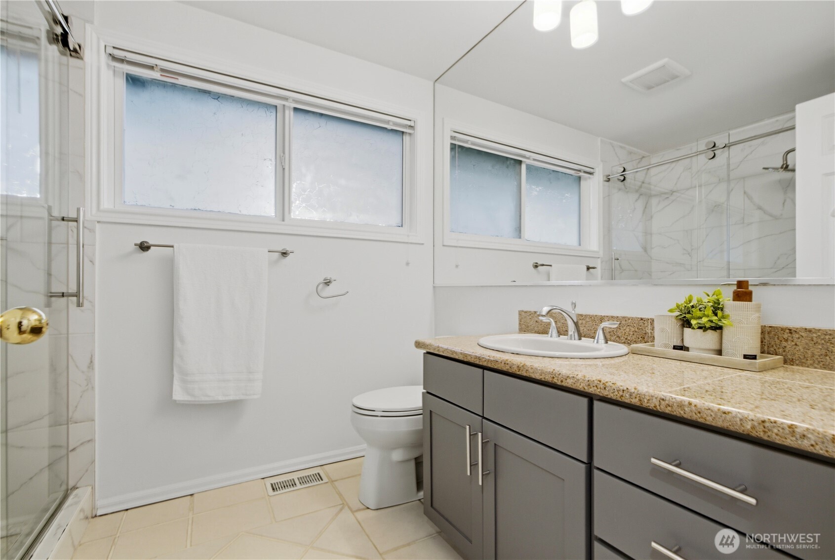 10627 SE 18th St , Bellevue, WA 98004