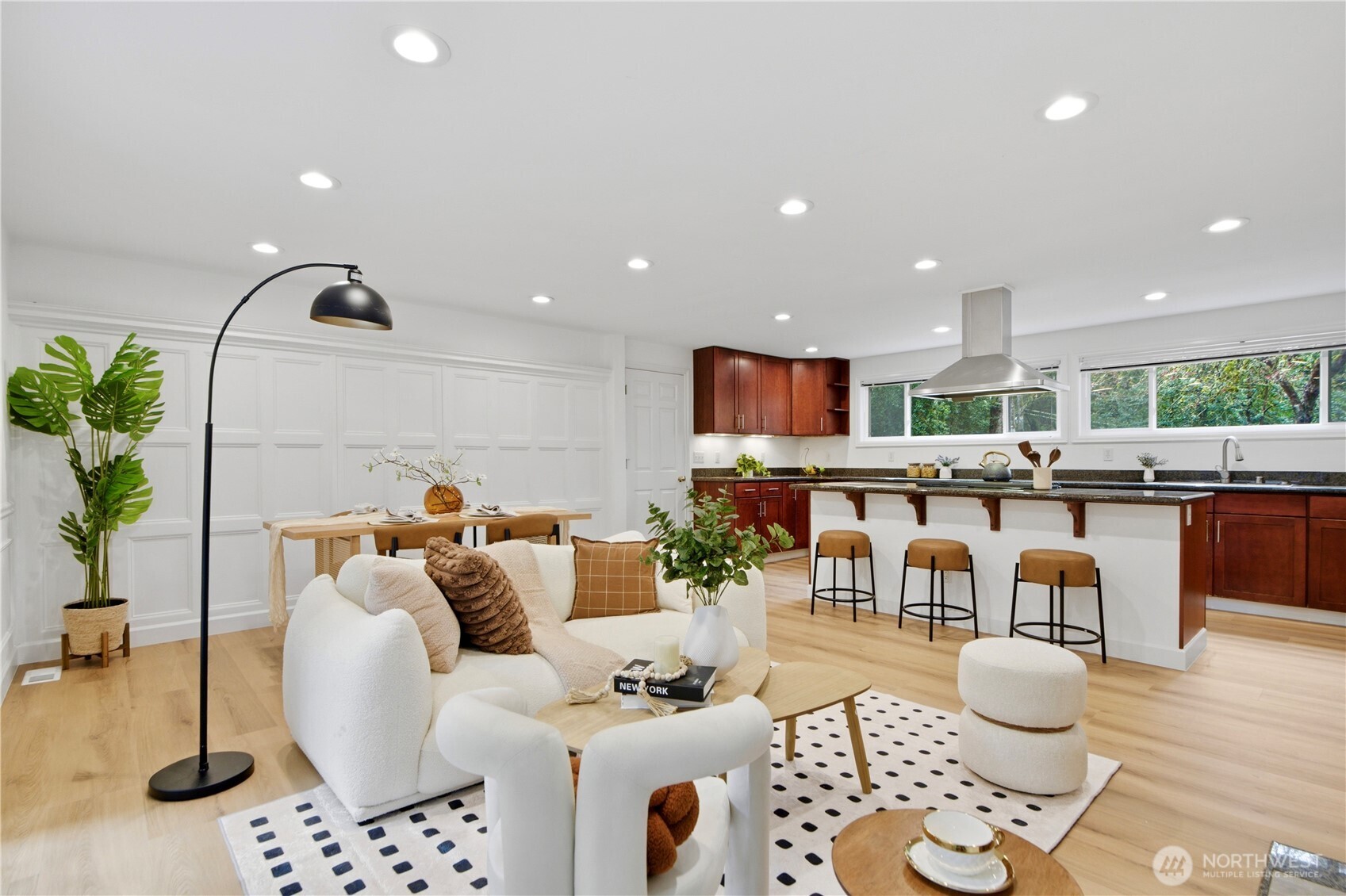 10627 SE 18th St , Bellevue, WA 98004