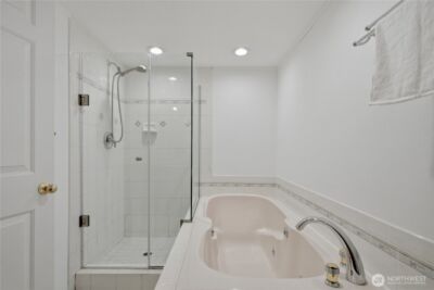 10627 SE 18th St , Bellevue, WA 98004 - Photo 22
