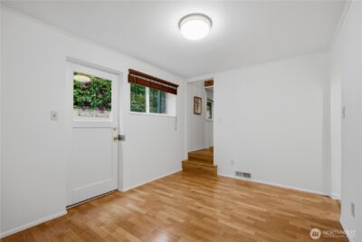 10627 SE 18th St , Bellevue, WA 98004 - Photo 23