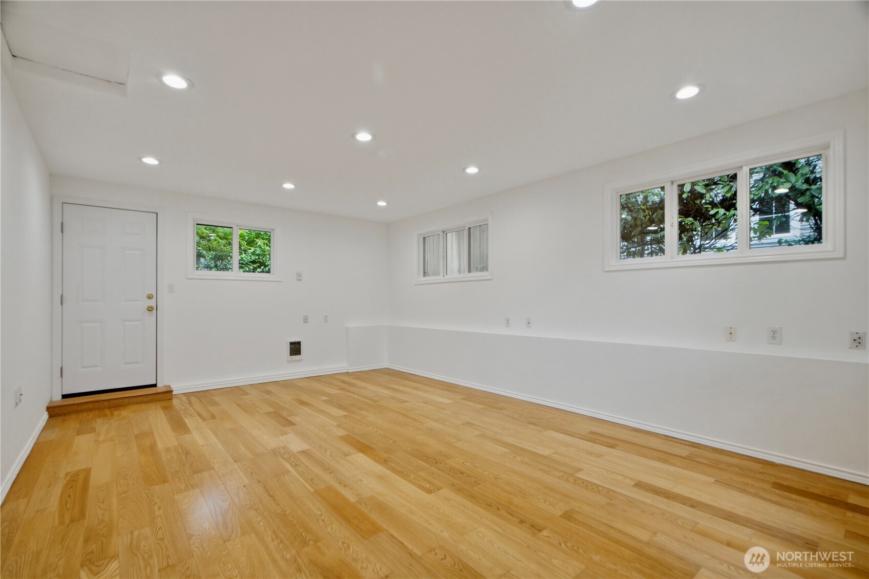 10627 SE 18th St , Bellevue, WA 98004