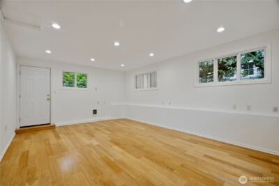 10627 SE 18th St , Bellevue, WA 98004 - Photo 24