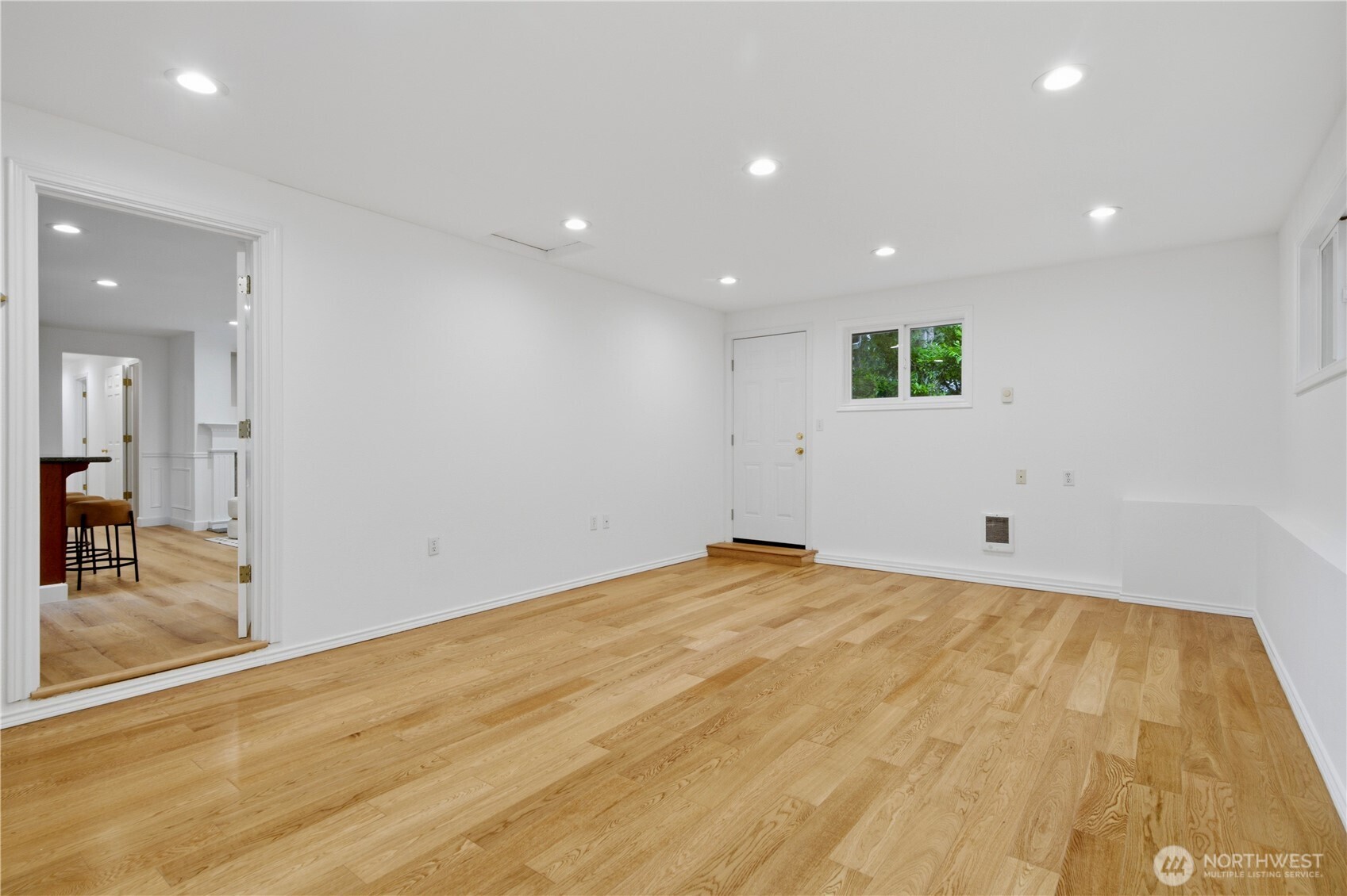 10627 SE 18th St , Bellevue, WA 98004