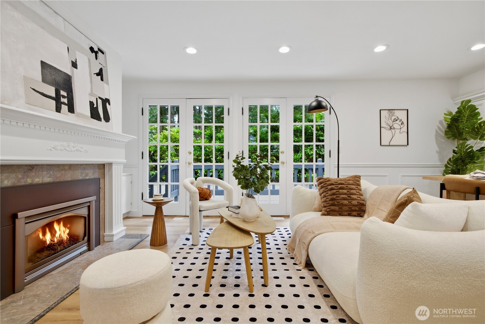 10627 SE 18th St , Bellevue, WA 98004