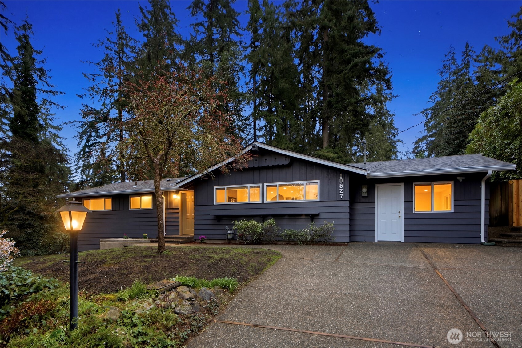 10627 SE 18th St , Bellevue, WA 98004