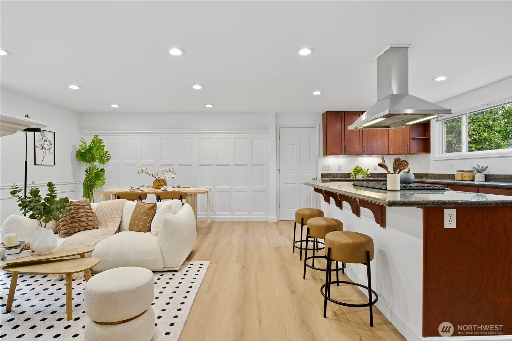 10627 SE 18th St , Bellevue, WA 98004