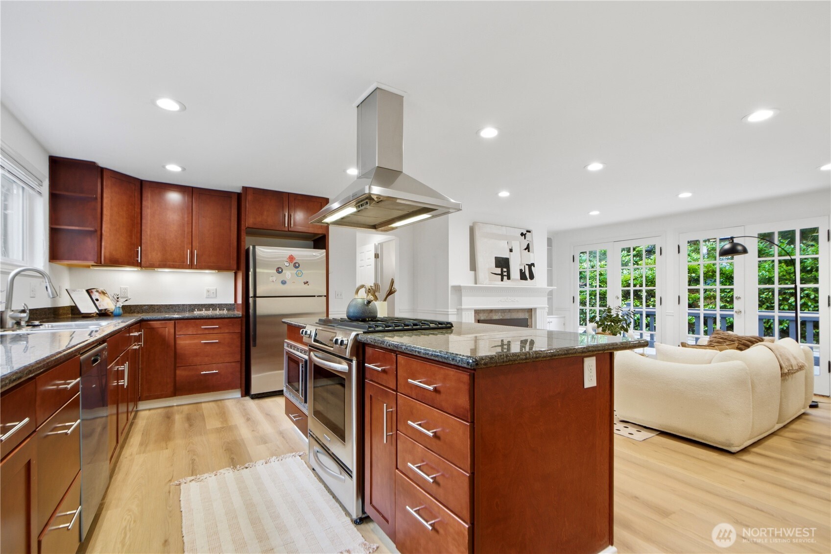 10627 SE 18th St , Bellevue, WA 98004