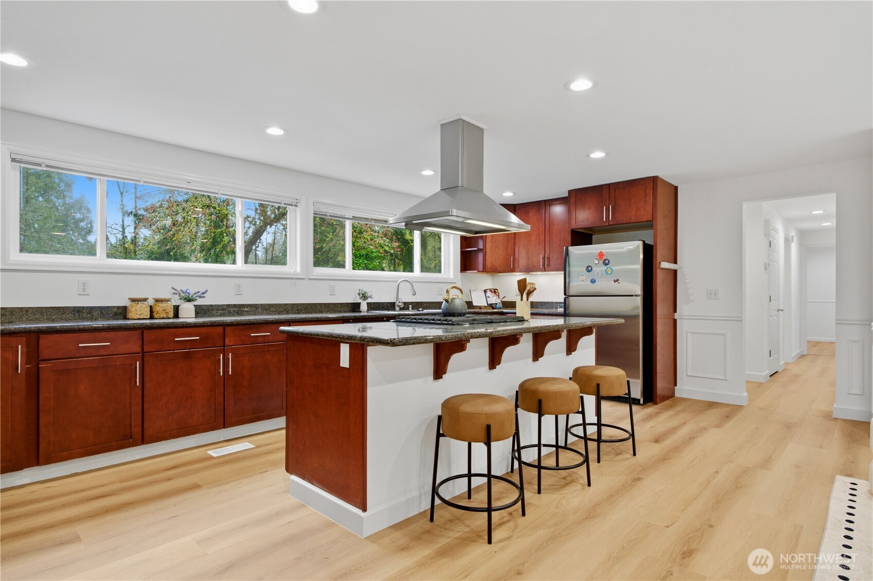 10627 SE 18th St , Bellevue, WA 98004