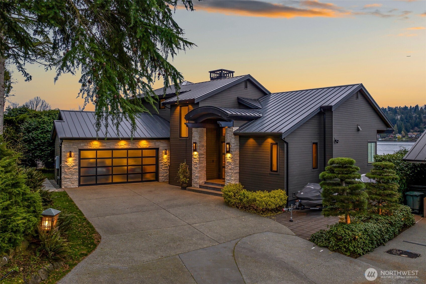 5629 Pleasure Point Lane SE, Bellevue, WA 98006