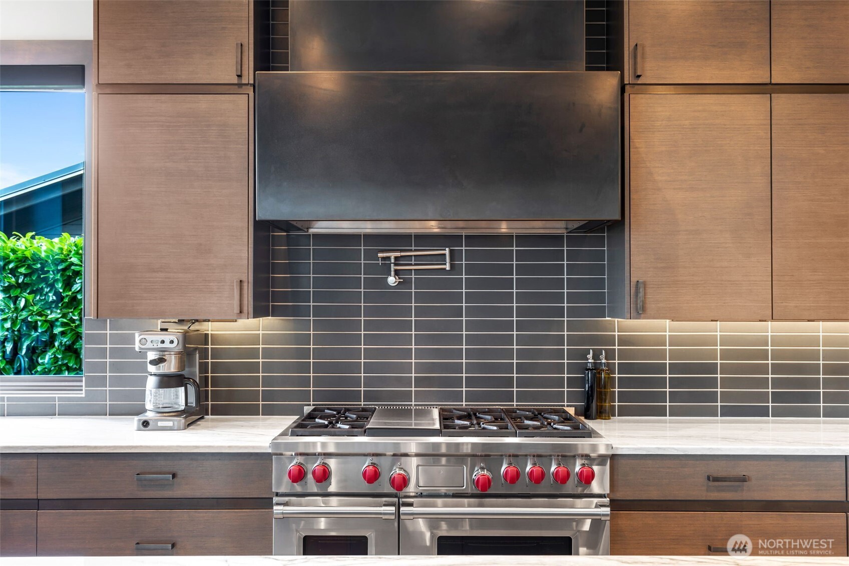 5629 Pleasure Point Lane SE, Bellevue, WA 98006