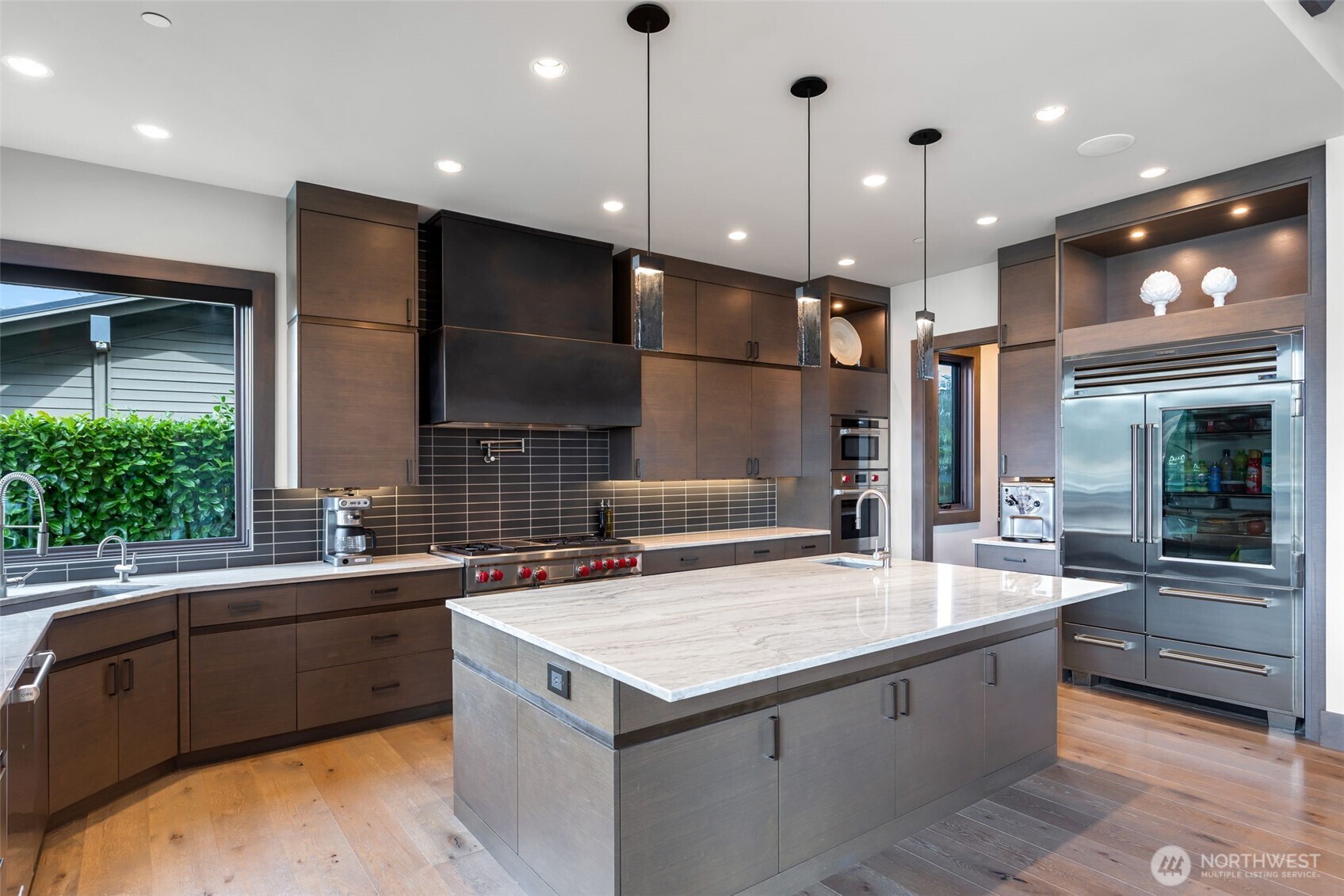 5629 Pleasure Point Lane SE, Bellevue, WA 98006