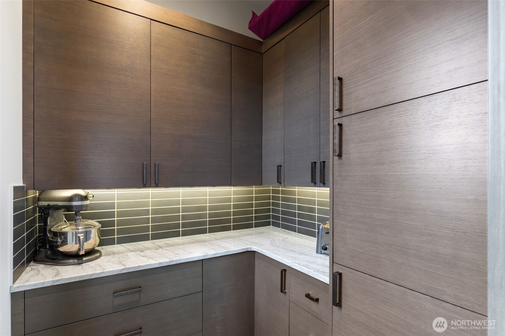 5629 Pleasure Point Lane SE, Bellevue, WA 98006