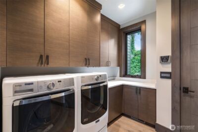 5629 Pleasure Point Lane SE, Bellevue, WA 98006 - Photo 16