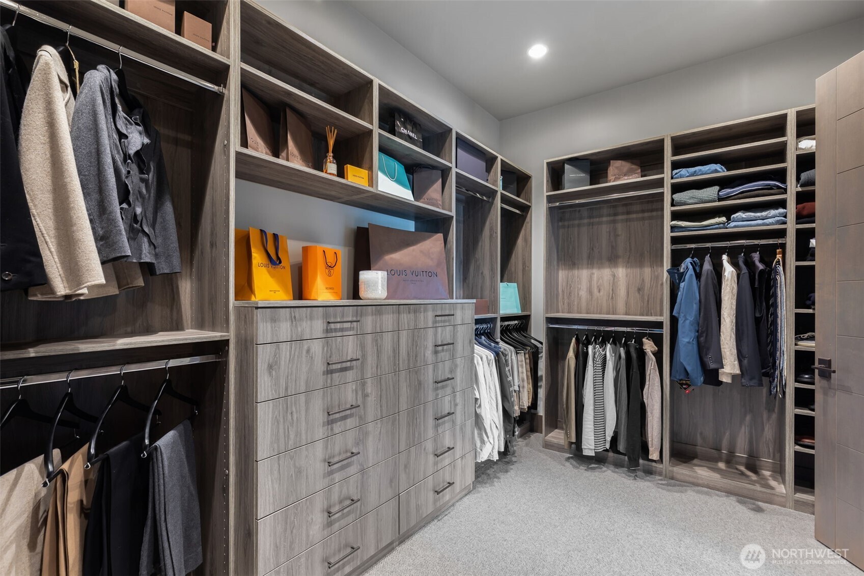 5629 Pleasure Point Lane SE, Bellevue, WA 98006