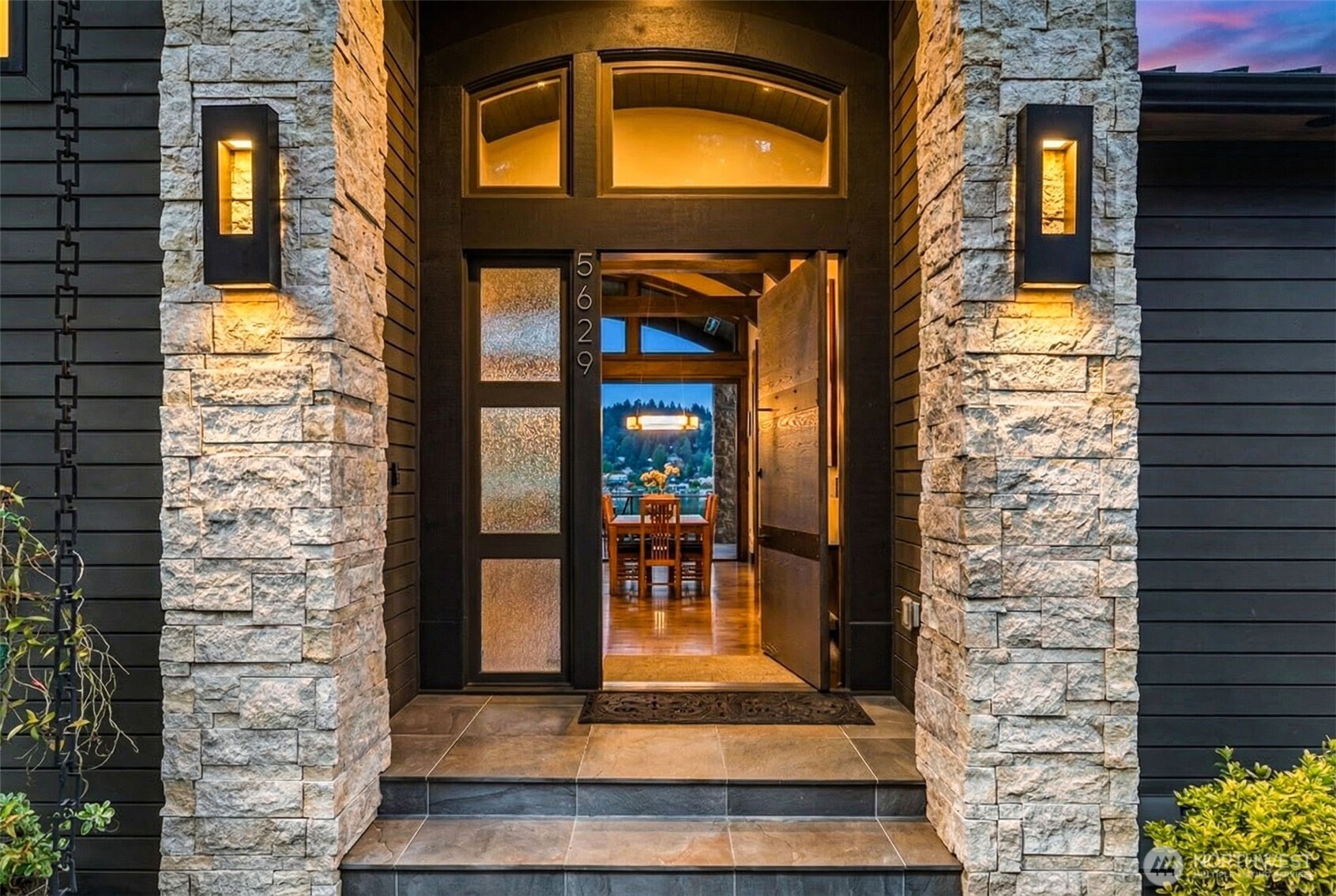 5629 Pleasure Point Lane SE, Bellevue, WA 98006