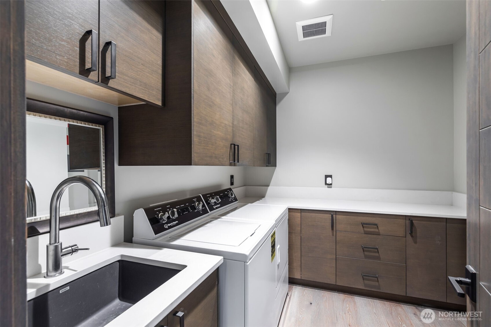 5629 Pleasure Point Lane SE, Bellevue, WA 98006