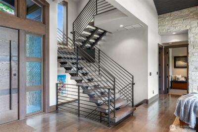 5629 Pleasure Point Lane SE, Bellevue, WA 98006 - Photo 5