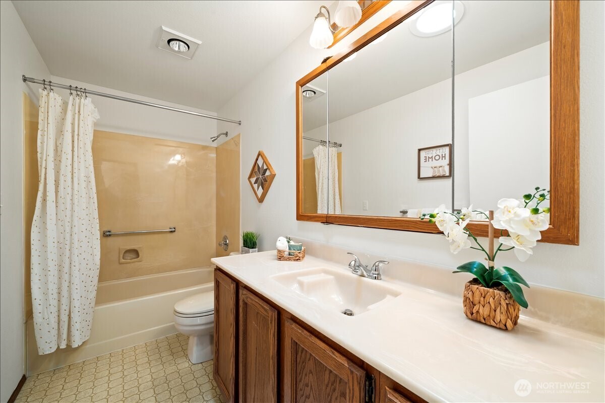 24848 13th Avenue S, Des Moines, WA 98198