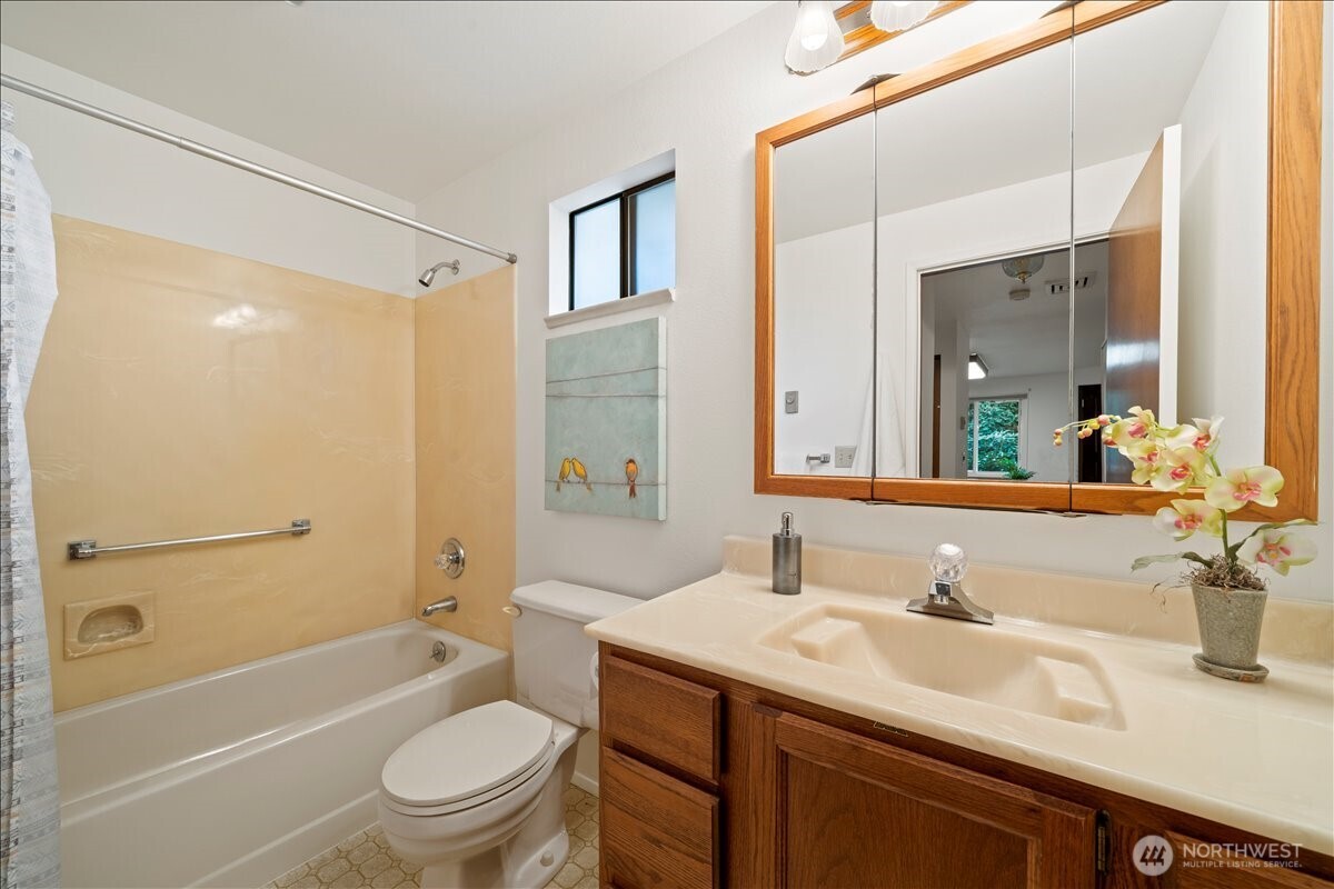 24848 13th Avenue S, Des Moines, WA 98198