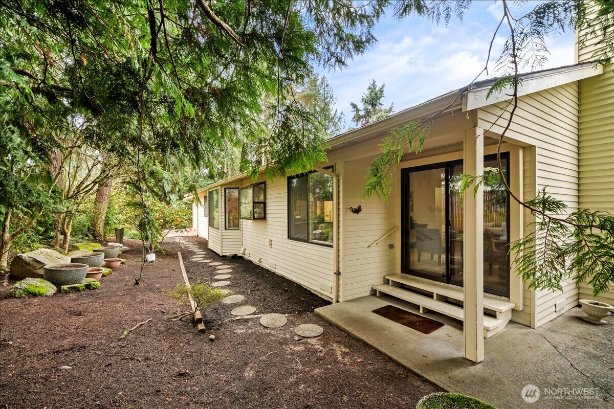 24848 13th Avenue S, Des Moines, WA 98198