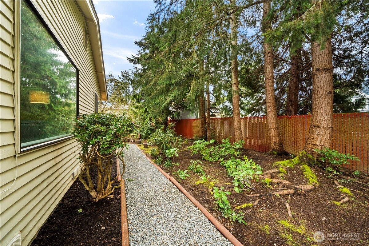 24848 13th Avenue S, Des Moines, WA 98198