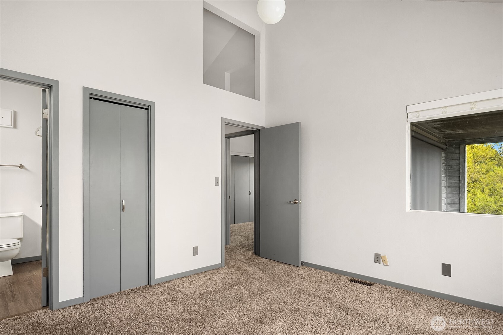 2601 E Aloha Street , Seattle, WA 98112