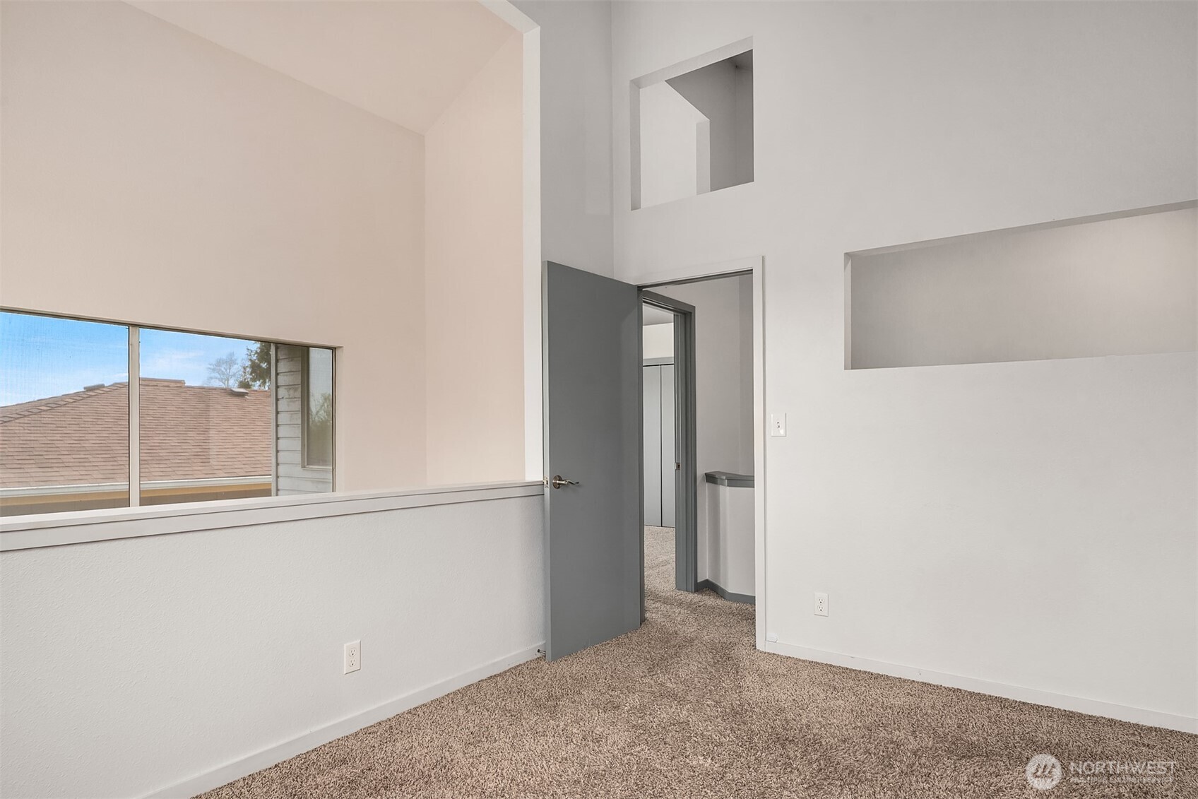 2601 E Aloha Street , Seattle, WA 98112