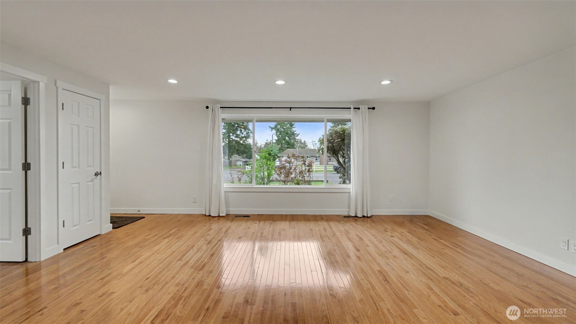 2200 NE 12th , Renton, WA 98056