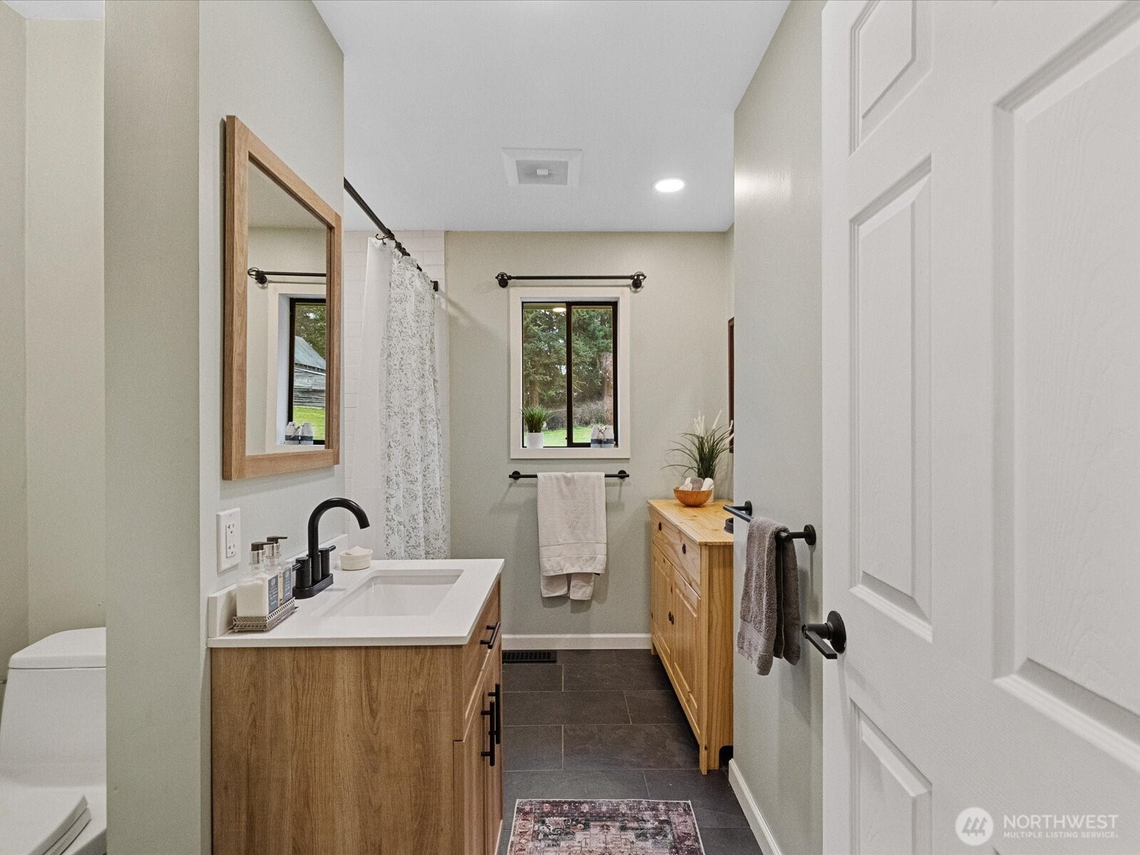 207 Fort Casey Road , Coupeville, WA 98239