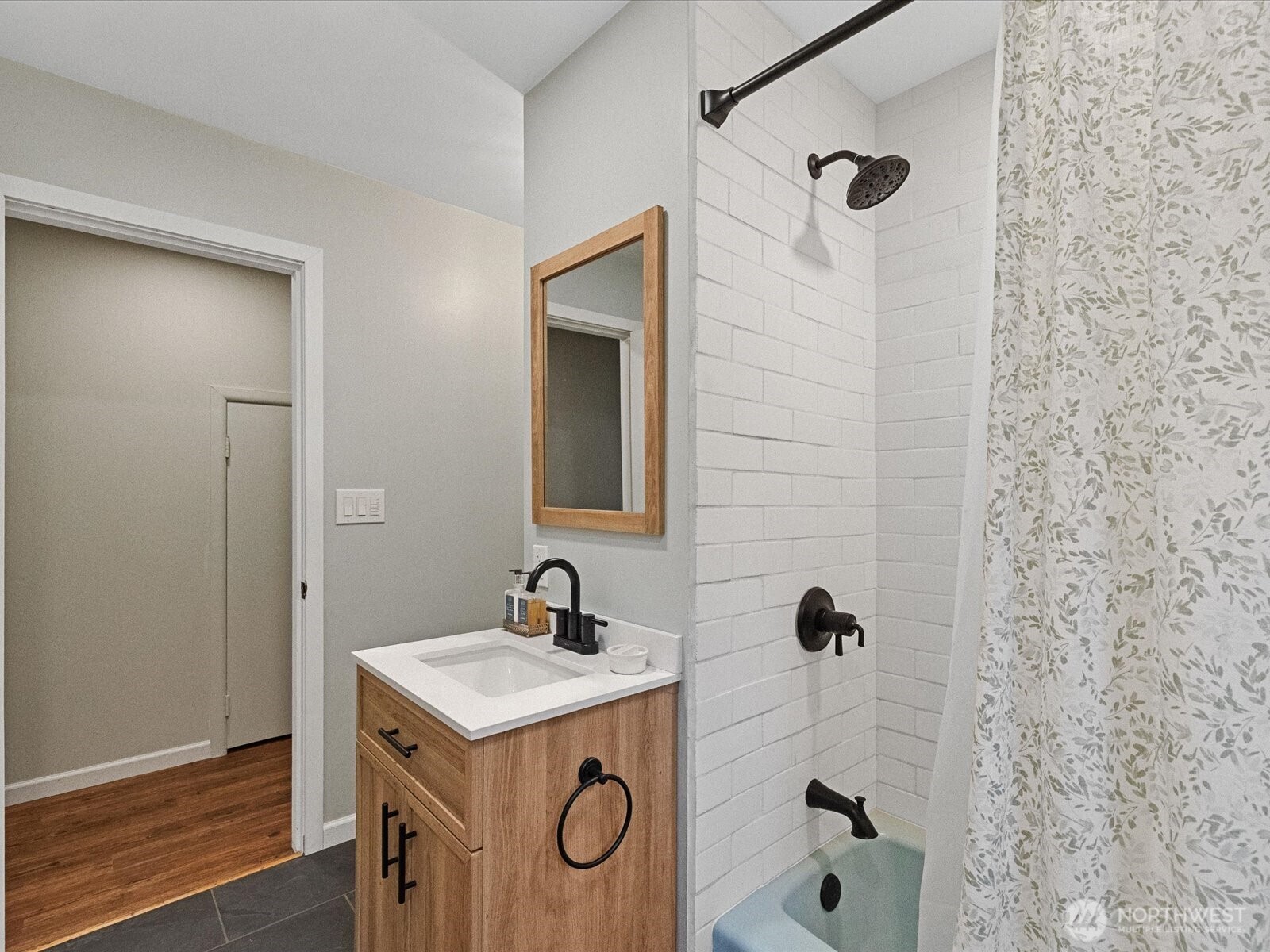 207 Fort Casey Road , Coupeville, WA 98239