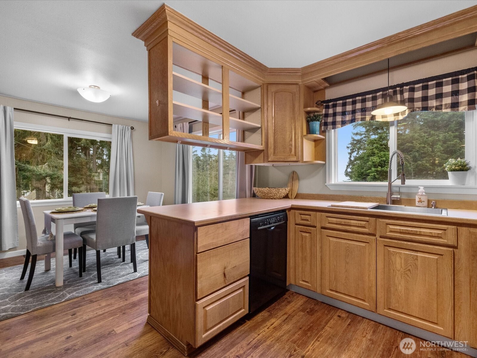 207 Fort Casey Road , Coupeville, WA 98239