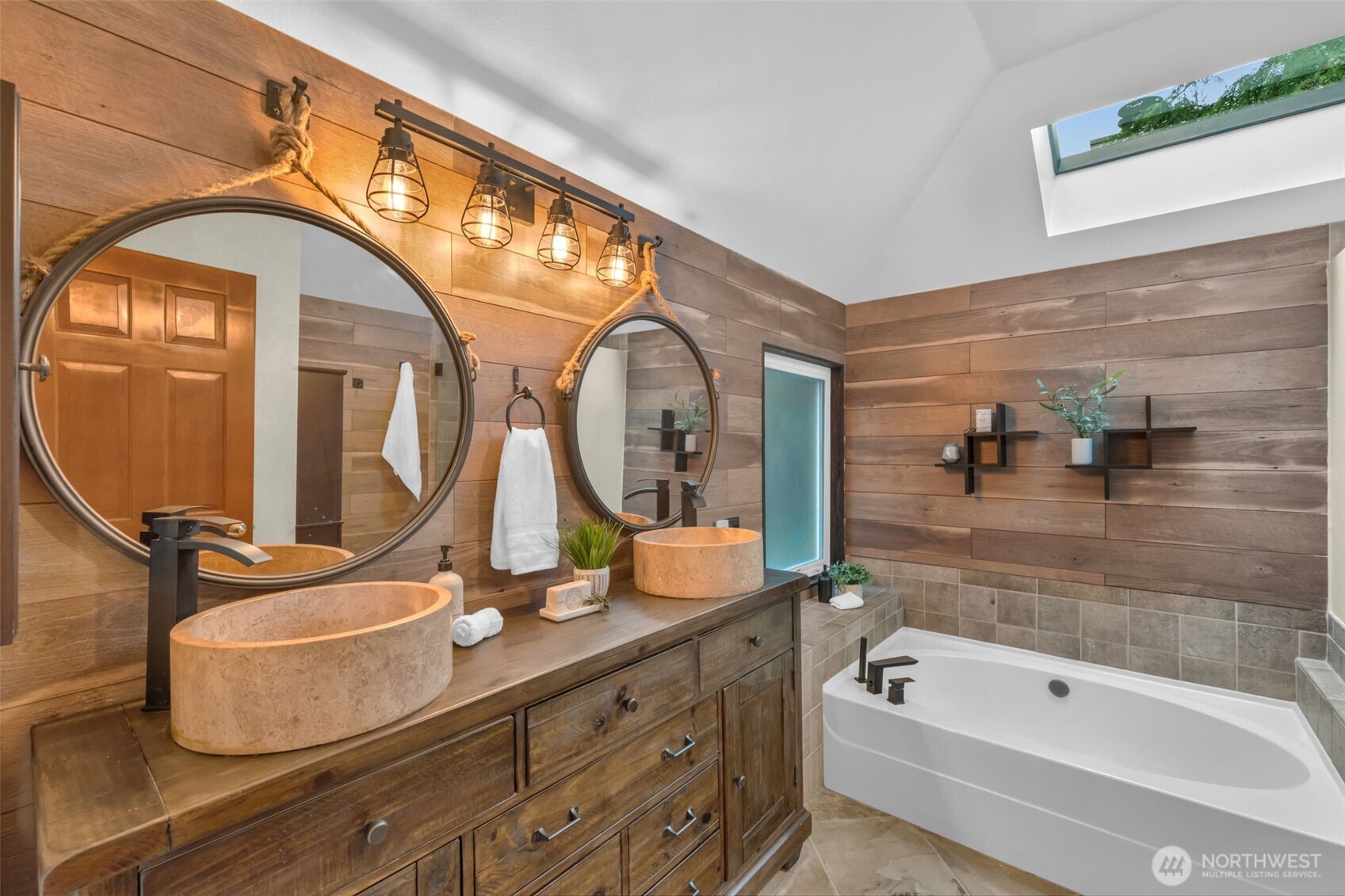 24310 SE 34th Place , Sammamish, WA 98029