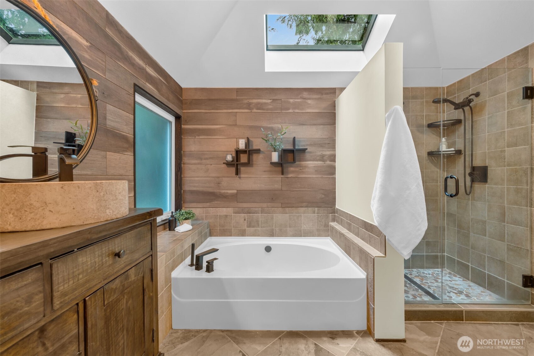 24310 SE 34th Place , Sammamish, WA 98029