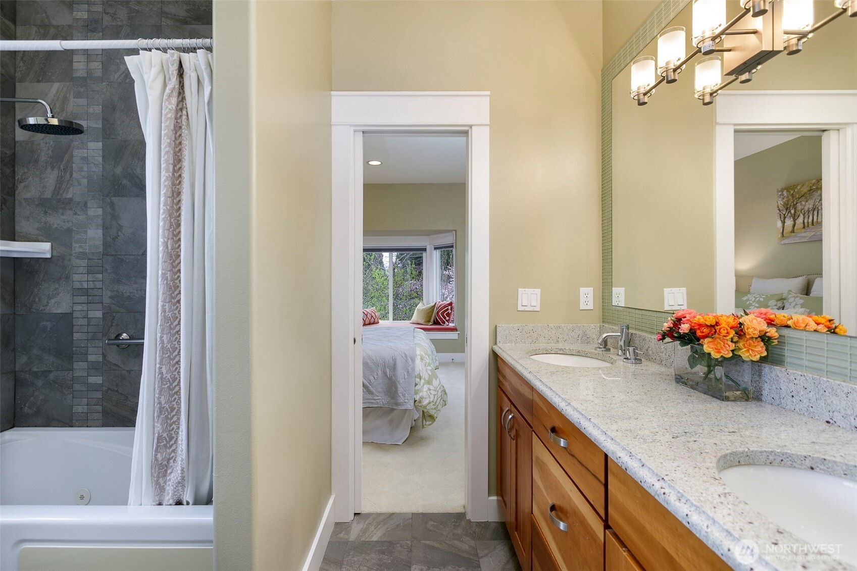 3712 88th Avenue SE, Mercer Island, WA 98040