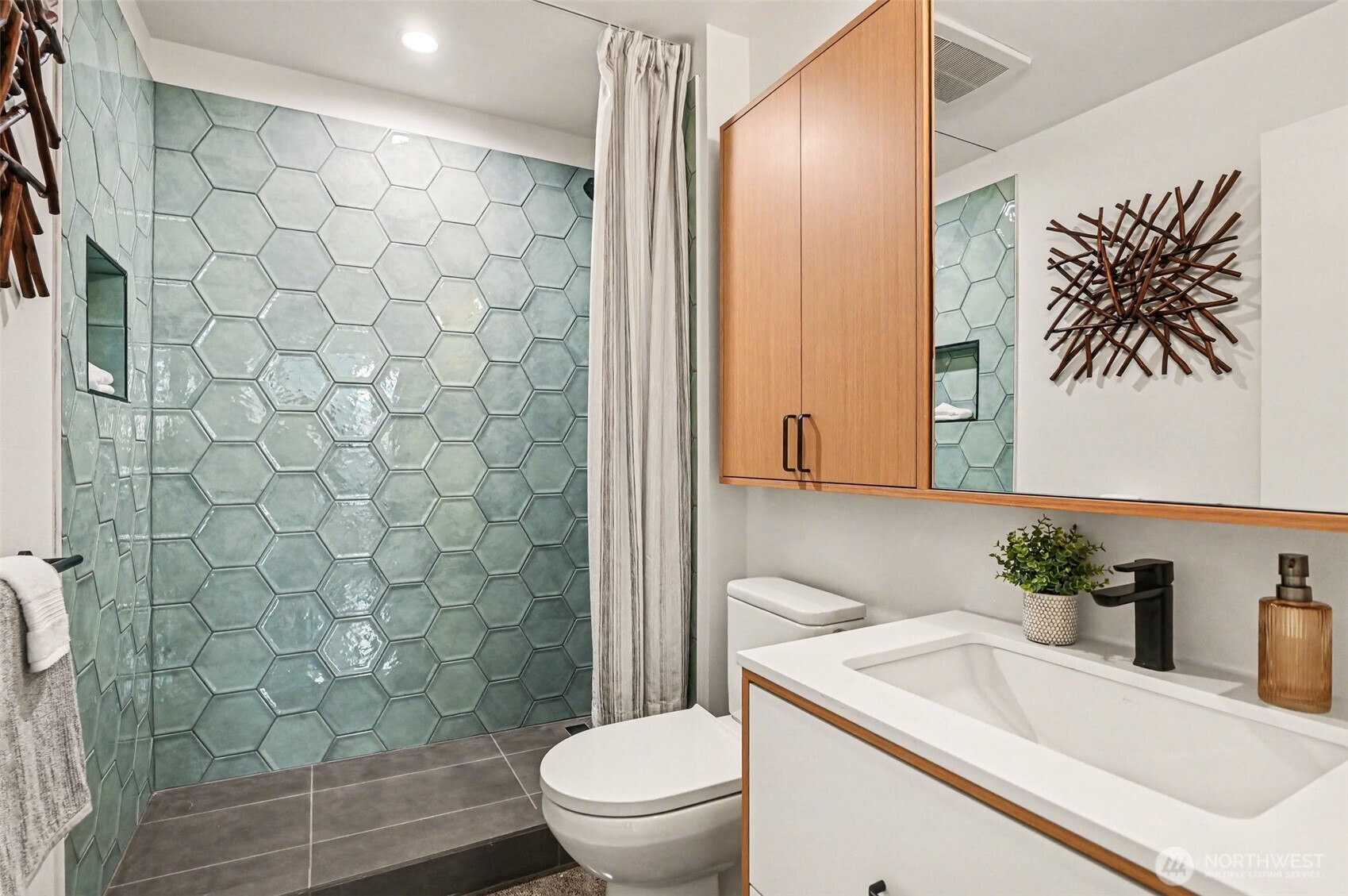 11725 Meridian Avenue N #4, Seattle, WA 98133