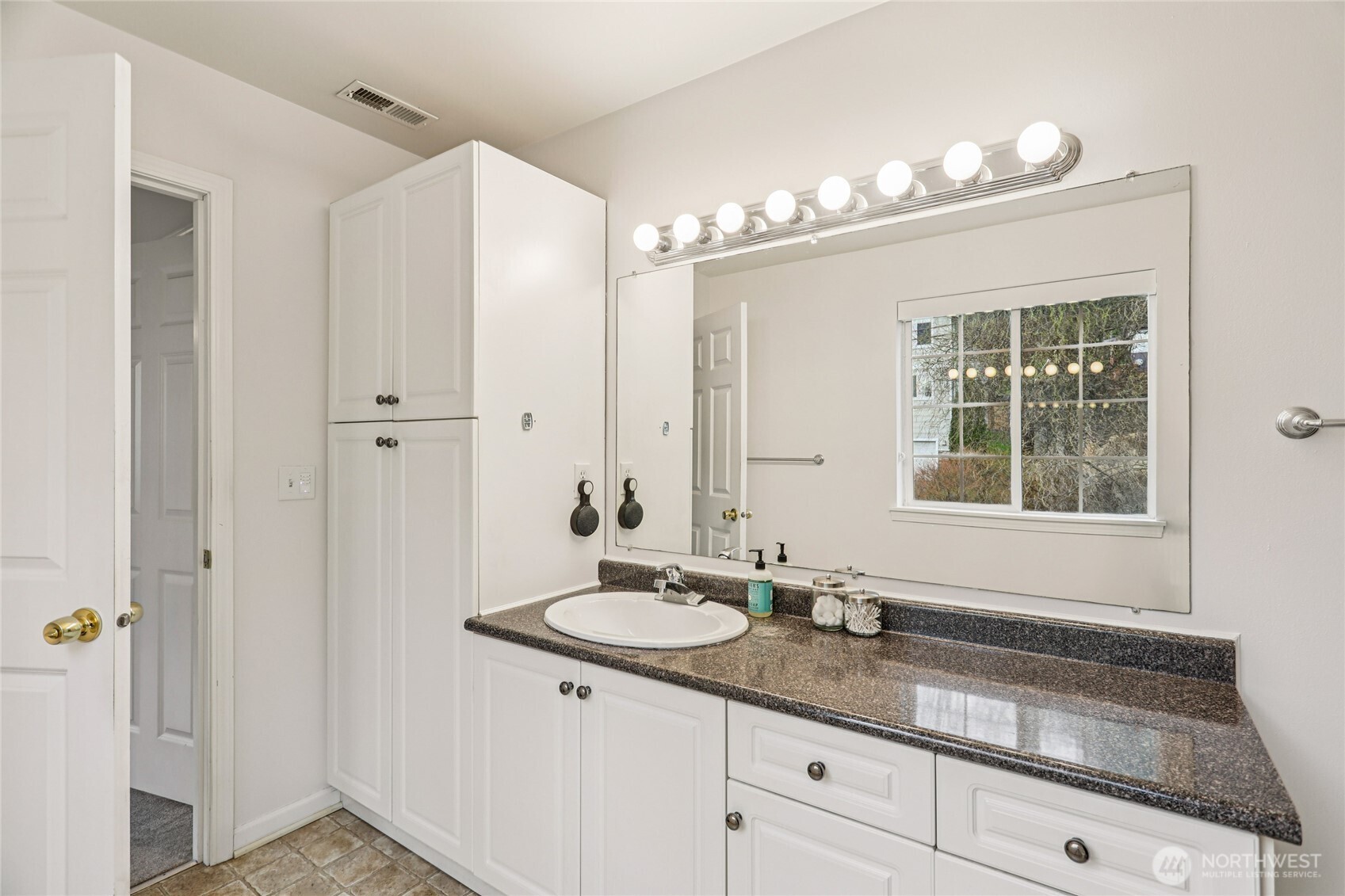 5217 23rd Avenue SW, Seattle, WA 98106