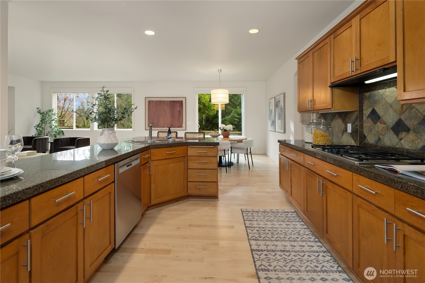 1689 24th Avenue NE, Issaquah, WA 98029