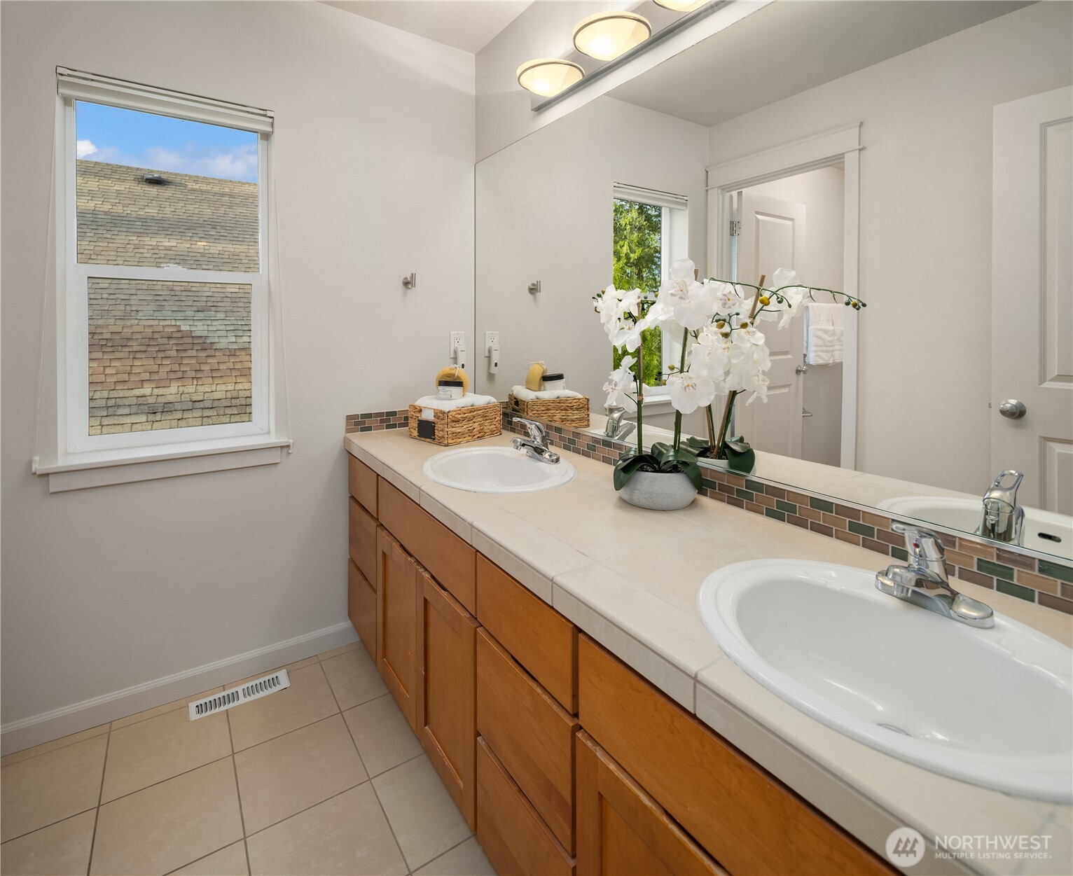 1689 24th Avenue NE, Issaquah, WA 98029