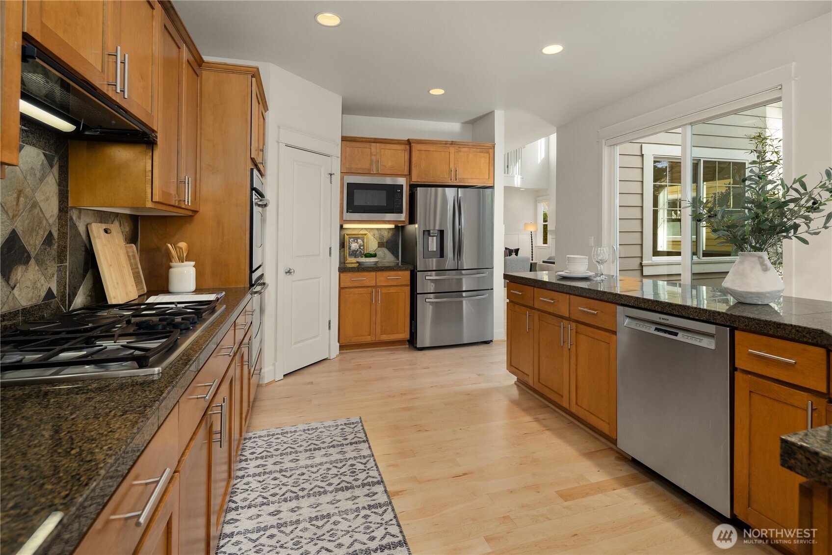 1689 24th Avenue NE, Issaquah, WA 98029