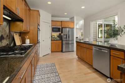 1689 24th Avenue NE, Issaquah, WA 98029 - Photo 8