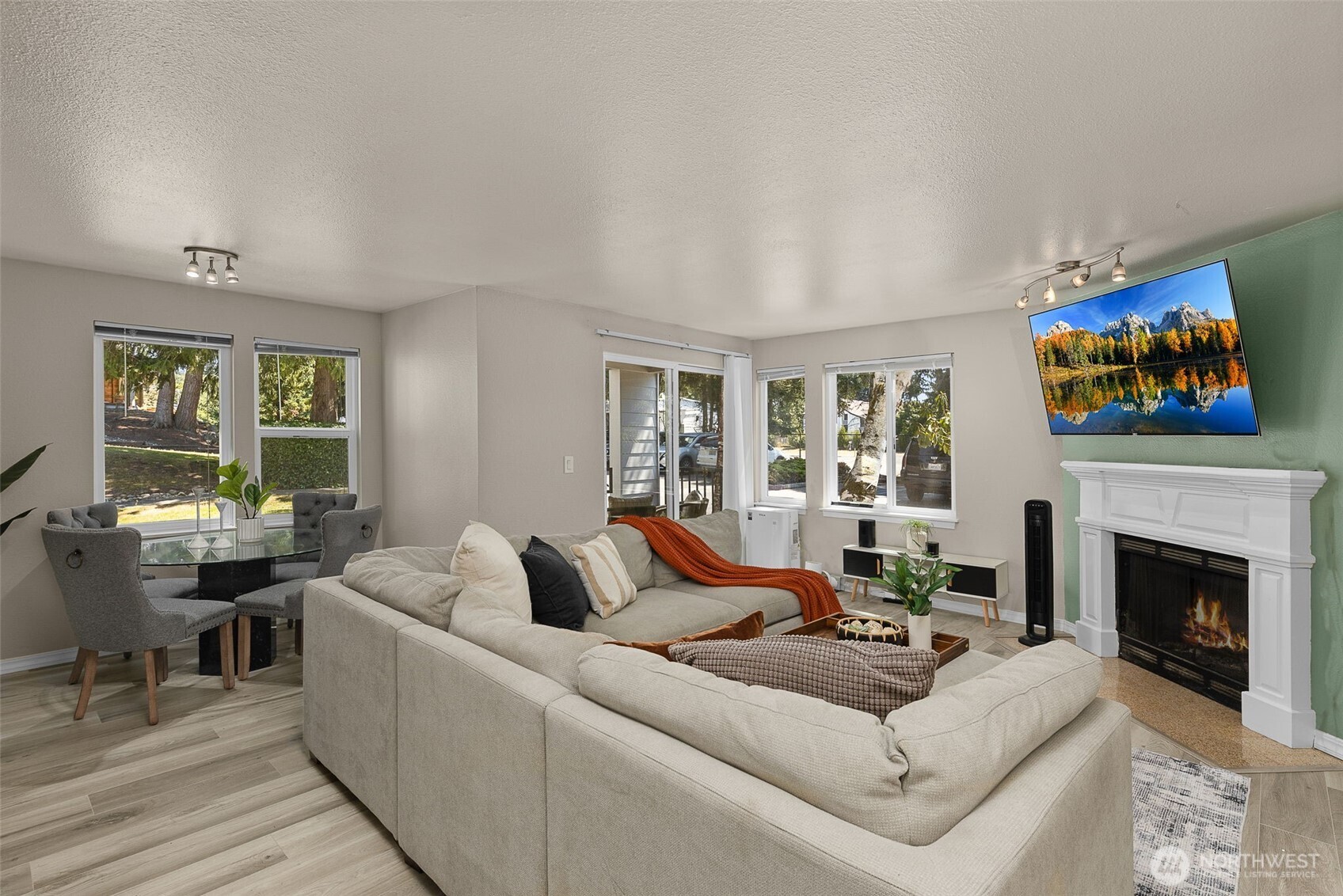 20318 Bothell Everett Hwy #A101, Bothell, WA 98012